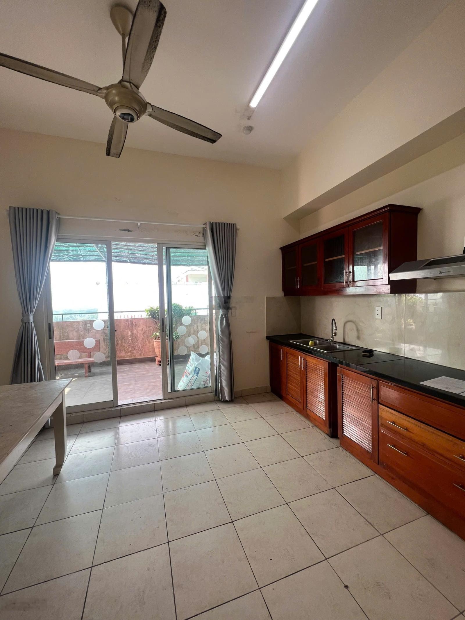 Bán penthouse Conic, KDC Conic 13B, Phong Phú, Bình Chánh. Giá bán: 4,1 tỷ. Diện tích: 164m2