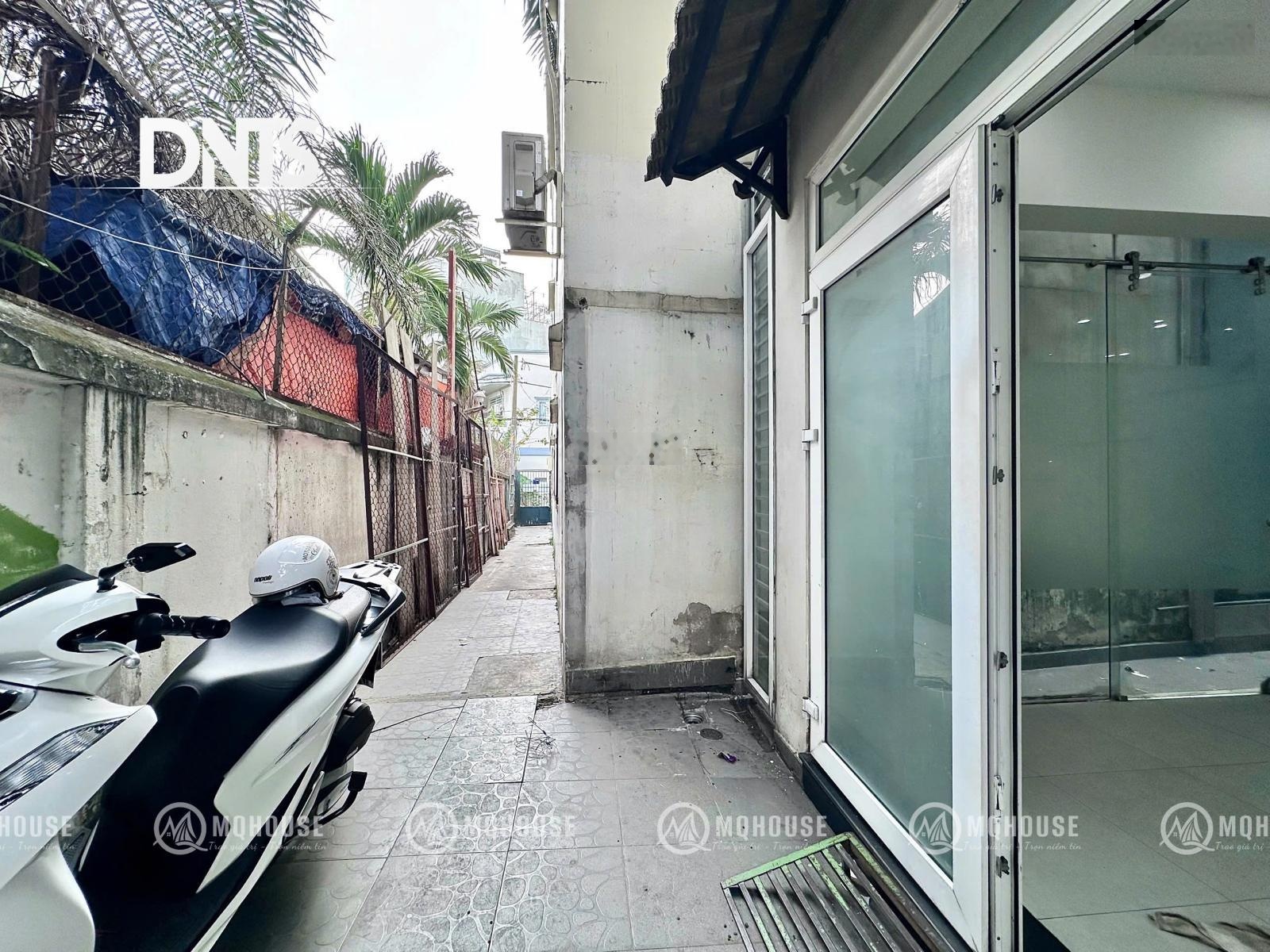 Cho thuê nhà 3 tầng 4PN gần trường ĐH Văn Lang, chợ Nguyễn Xí P13 Bình Thạnh