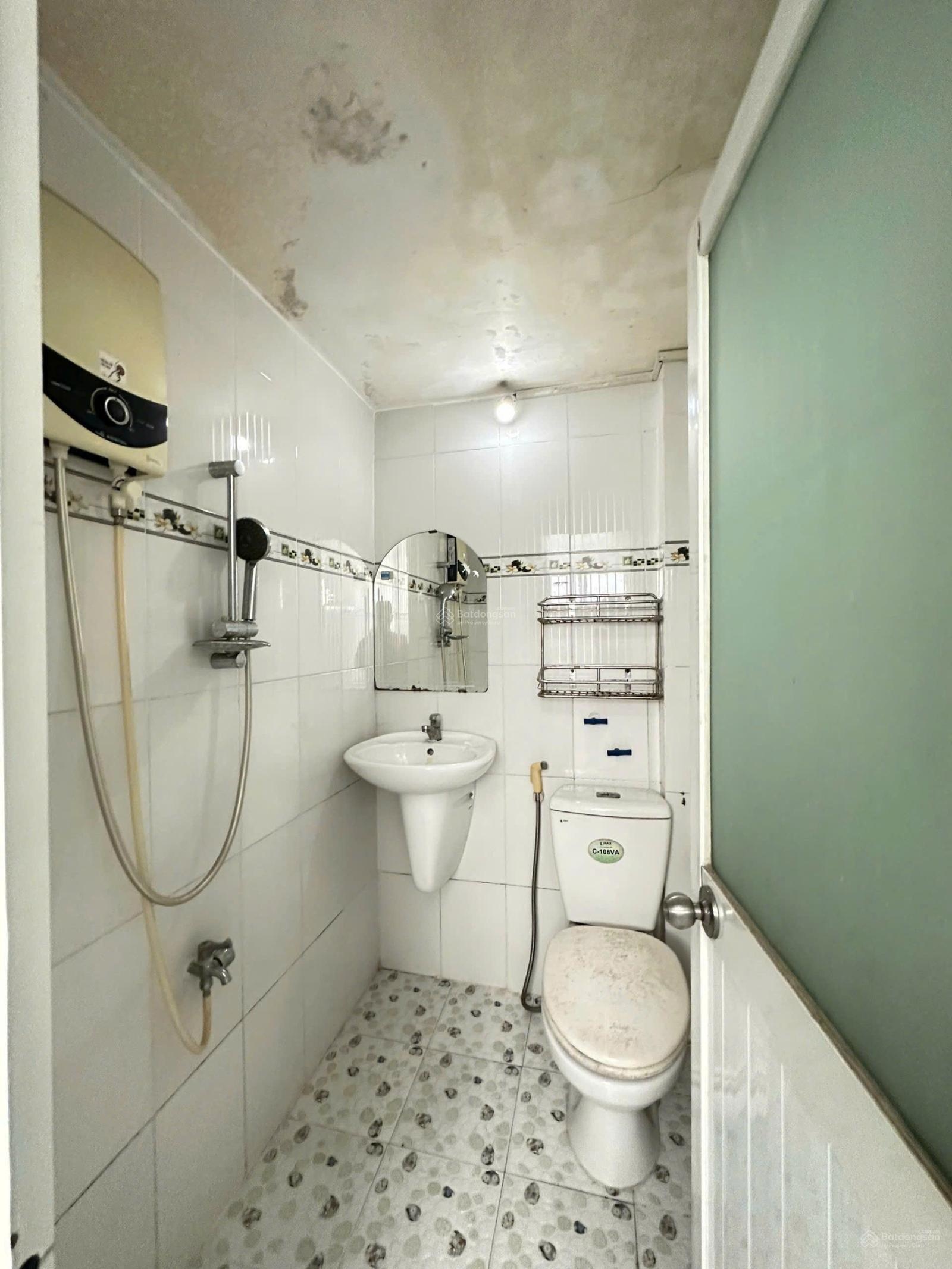 Nhà bán 3 tầng hẻm ngay Trần Hưng Đạo quận 1 DT: 3.8m x 7.3m giá: 5.2 t TL