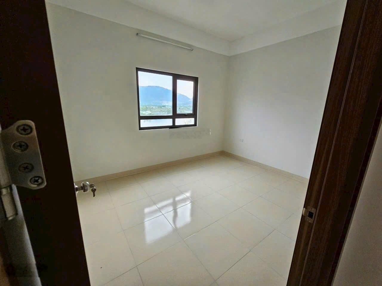 Hàng hiếm: Bán căn hộ chung cư SSH07 - HQ1, view sông mát mẻ, đã có sổ hồng