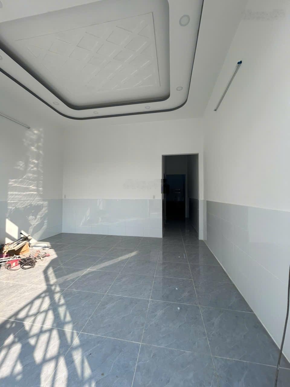 Bán nhà chính chủ cấp 4 sổ riêng - 2 phòng ngủ có sân rộng