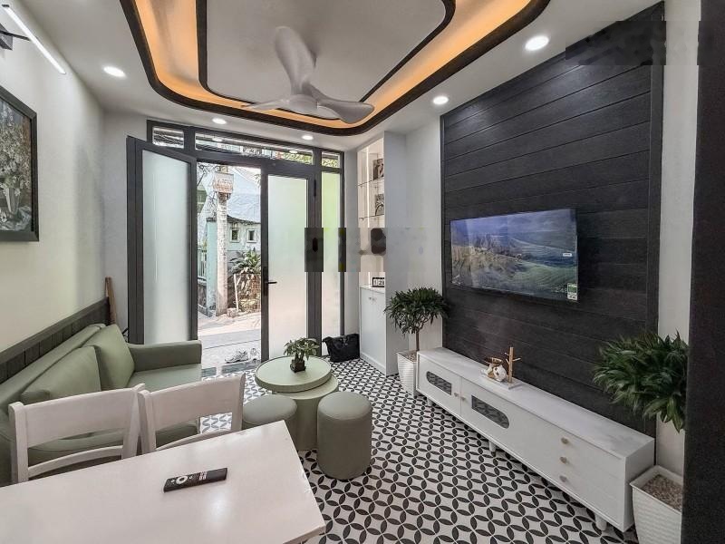 Sát quận 1 - hẻm 3m 1 sẹc Trường Sa - nhà đẹp 2 tầng - 2 PN - 40m2 DTSD full NT - sổ A4 nở hậu