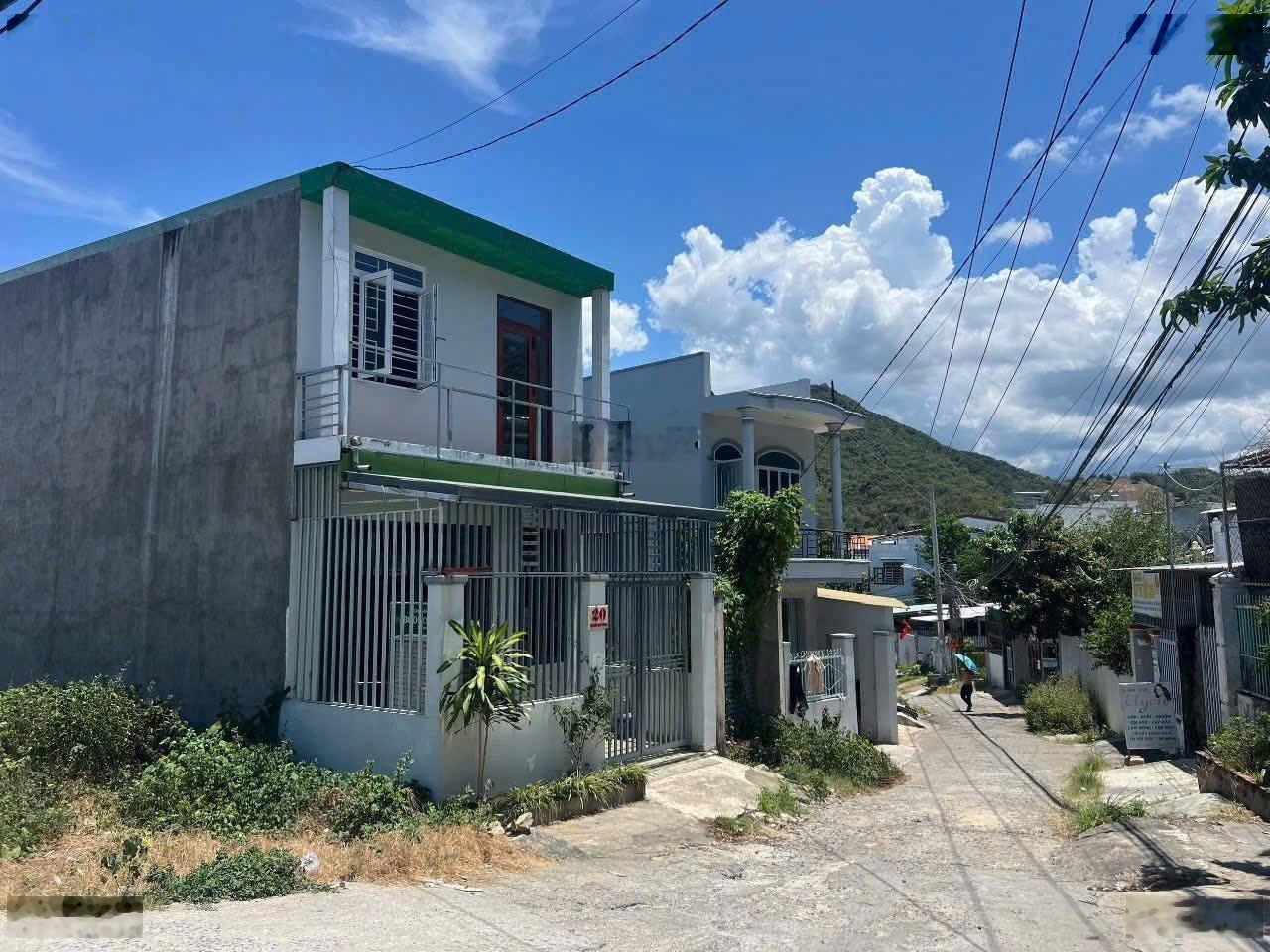 Bán nhà 2 tầng Vĩnh Hòa, phường Vĩnh Hòa, Bắc Nha Trang giá chỉ 3,5 tỷ