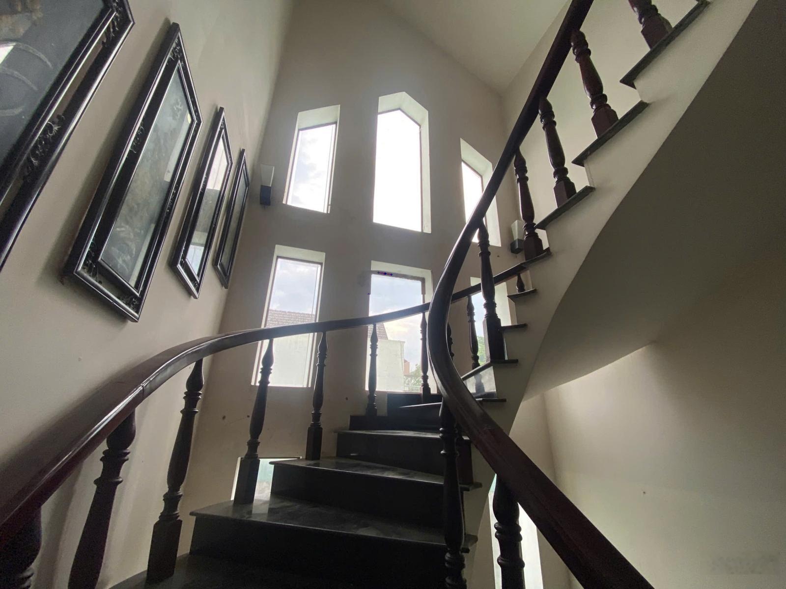 Bán nhà MT đường Kính Nổi, P. Tân Đông Hiệp, ngã tư Chiêu Liêu, HCM, 15x20m, 3 tầng, giá chỉ 10,9tỷ