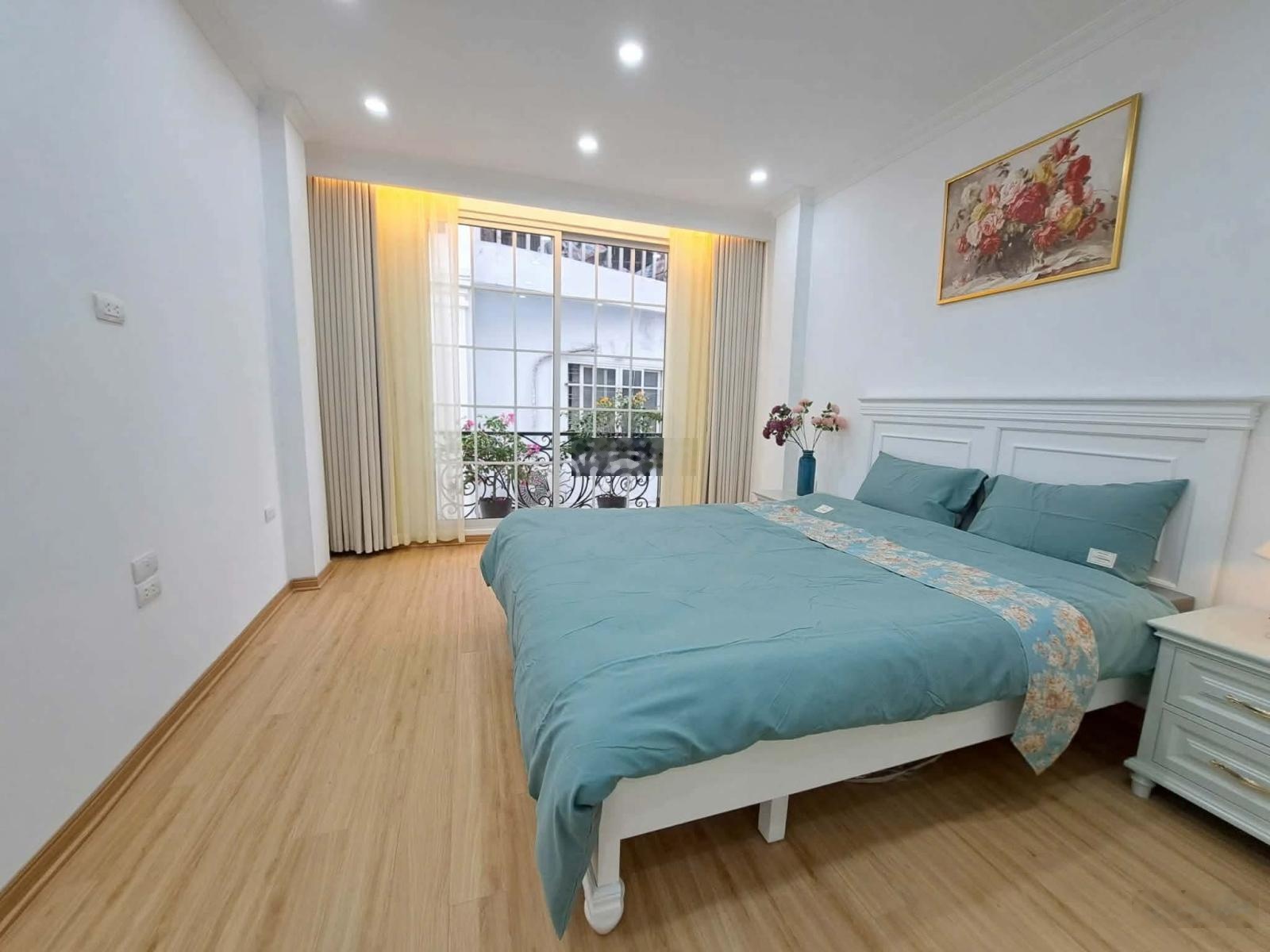 Phải thật nhanh, phố Lạc Long Quân, 7T thang máy, ô tô đỗ cửa, thông võ chí công, nhà đẹp, full đồ