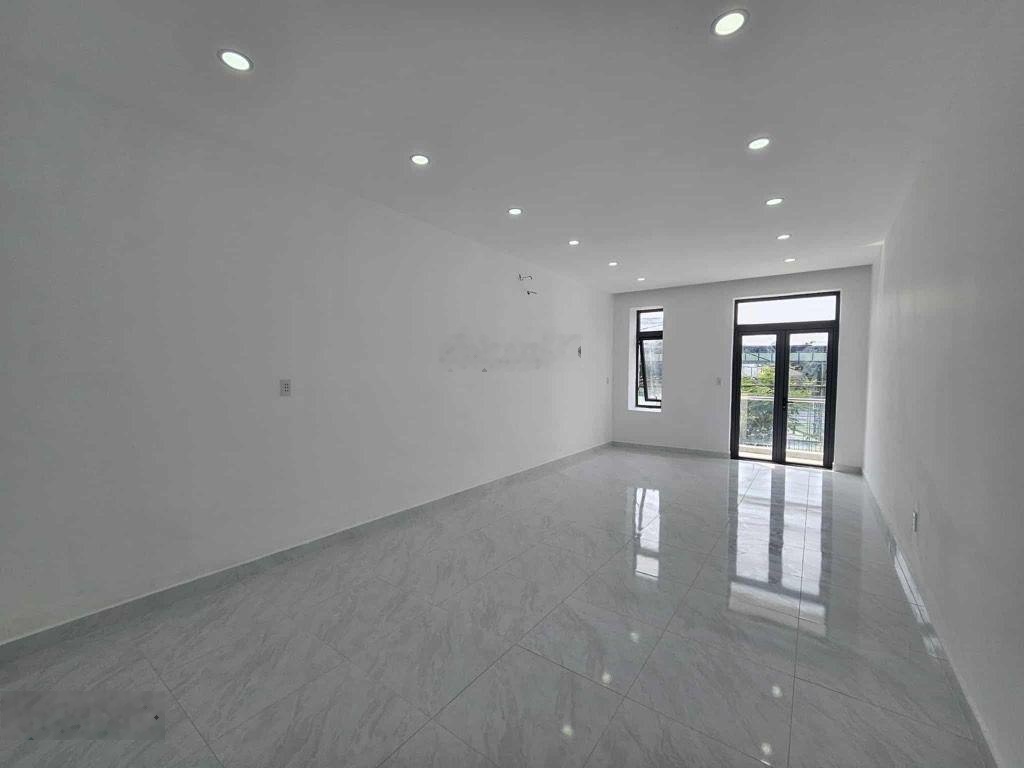 4x20 - 4 tầng khu phân lô Tên Lửa còn sót lại giá tốt - đường số 25 18m đường cả lề - liên hệ e duy