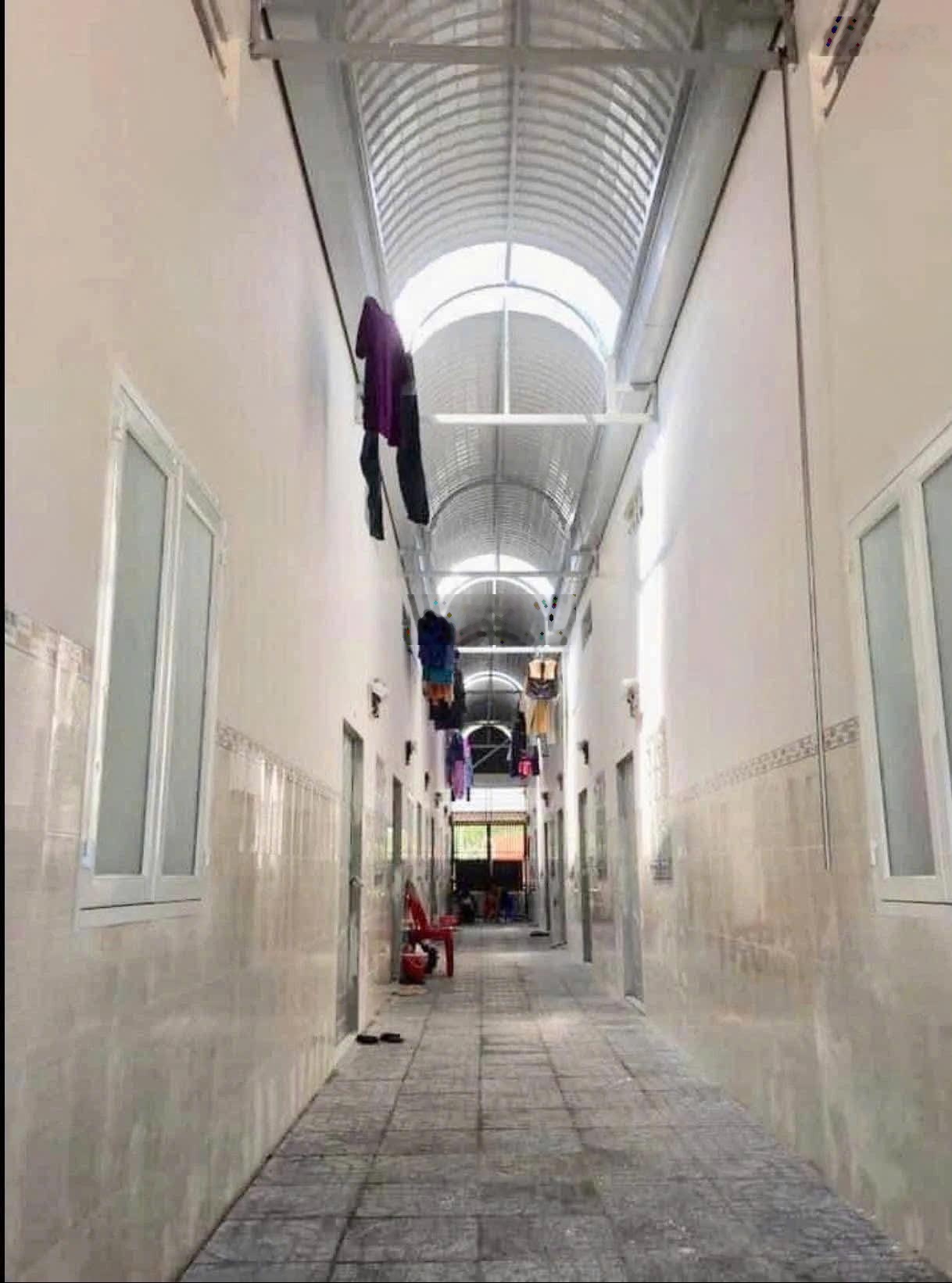 Bán gấp dãy trọ vị trí đẹp full thổ cư, DT 150m2 gần chợ Mỹ Phước 3 có nguồn thu sẵn