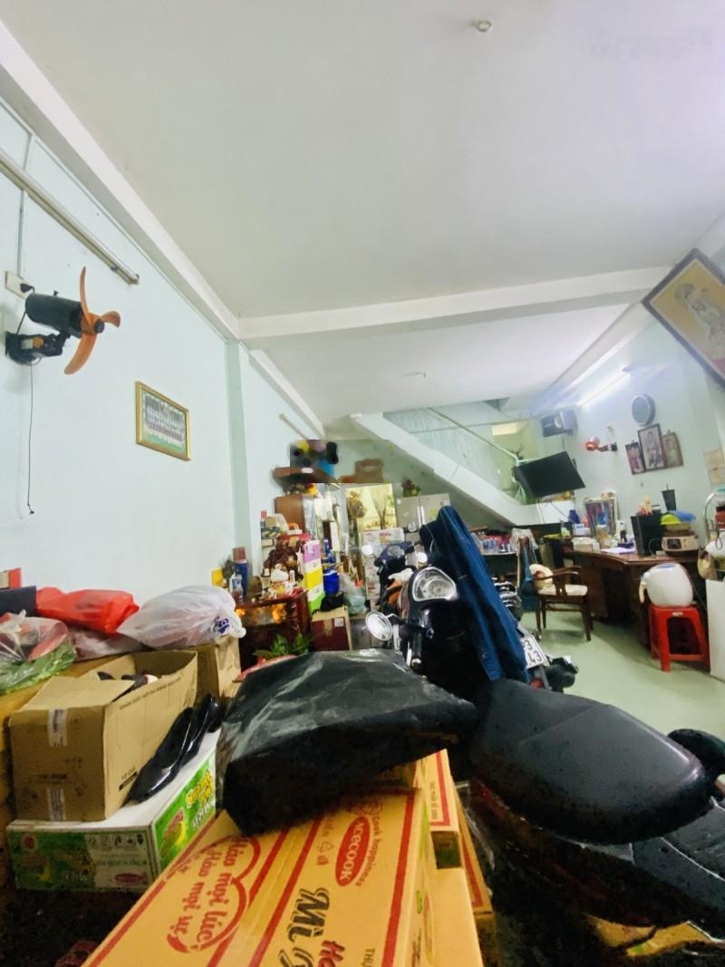 Chủ ngộp giảm sốc 300 triệu - còn thương lượng - sát mặt tiền Hồng Lạc - 6.x tỷ