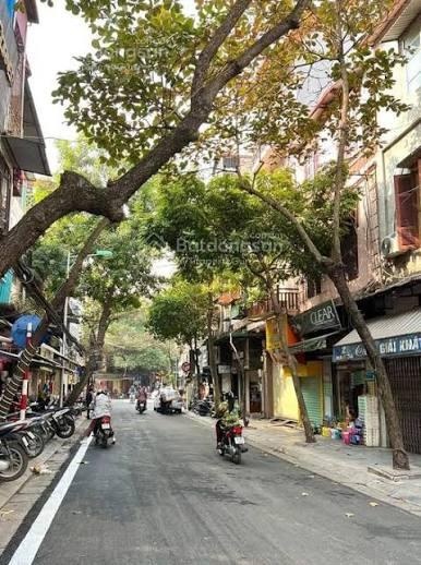 Cho thuê nhà mặt phố Hàng Cá đoạn đẹp nhất phố, diện tích 50m², mặt tiền 5m - trung tâm Hoàn Kiếm
