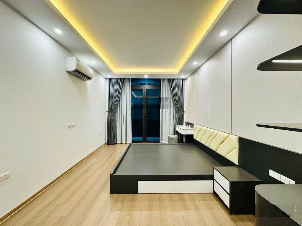 Siêu hiếm! nhà lô góc hai bà trưng, 36,5m, 5 tầng, ô tô vào nhà, kinh doanh, giá 12,6 tỷ