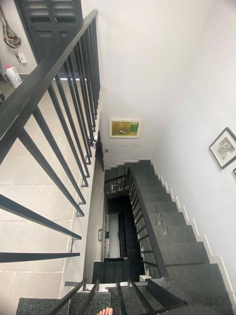 Bán nhà 4 tầng ở ngay, HXH đường Nguyễn Duy Trinh, Bình Trưng Đông, Quận 2, DT 68m² (5x13) - 5.9 tỷ