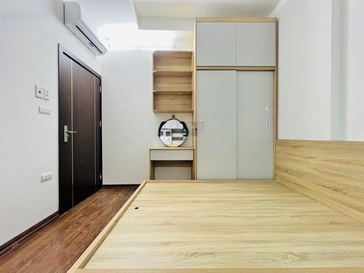 Siêu Víp!! Tòa CHDV Hoàng Cầu. 18pkk, ba gác đỗ, 2 thoáng,gần hồ, Dòng tiền 100tr/th, full nội thất