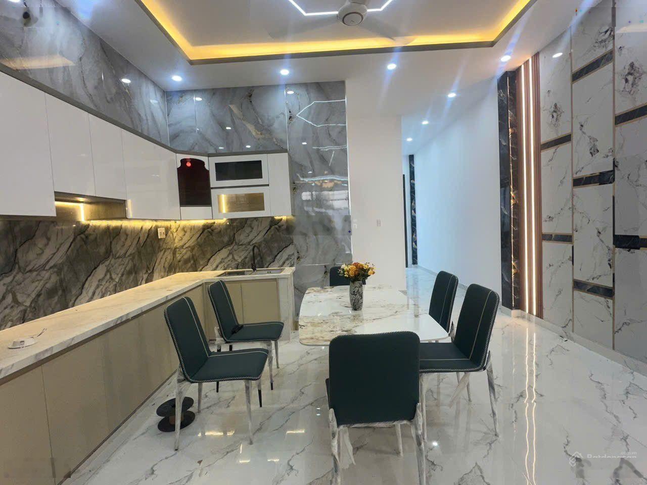 Nhà thuộc xã Phước Lý Cần Giuộc. Hướng Nam. Đã hoàn công thuận lợi cho ace kinh doanh