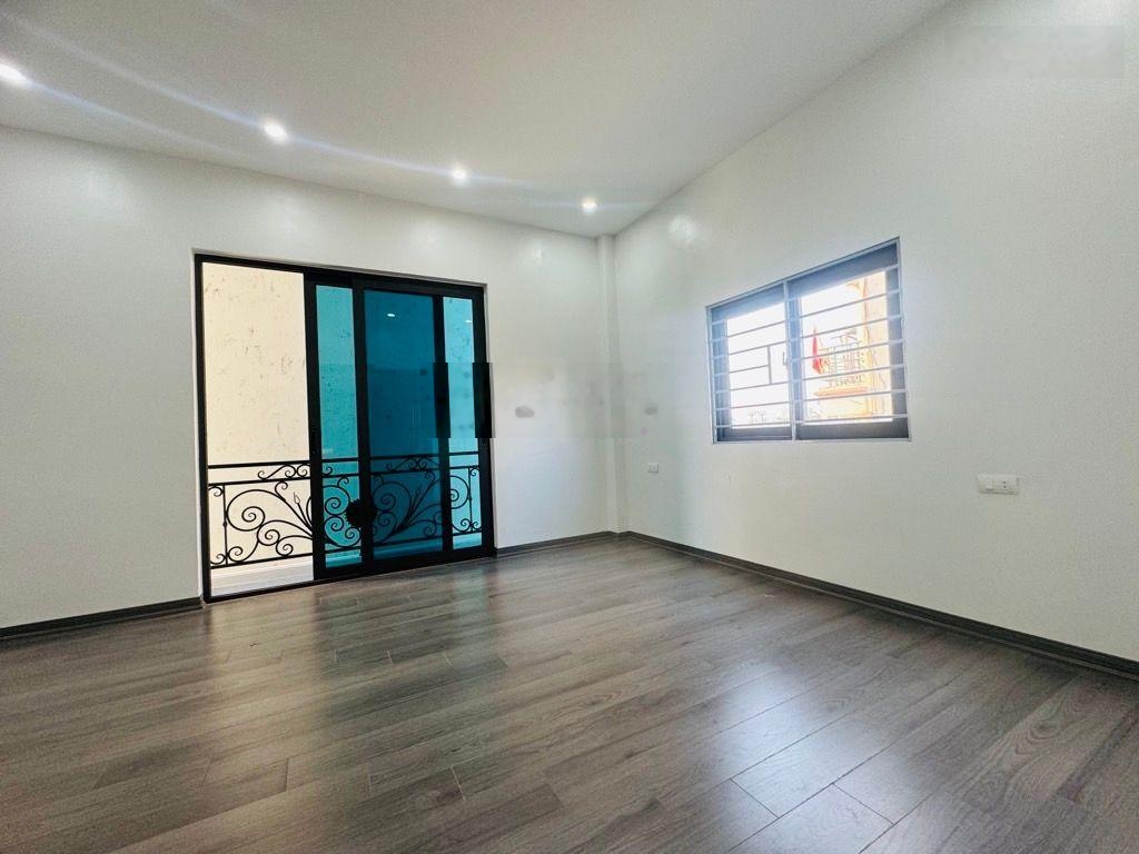 Hiếm- phúc lợi- nhỉnh 5 tỷ- nhà mới 5 tầng- thiết kế hiện đại sang trọng- gần ô tô- tiện ích