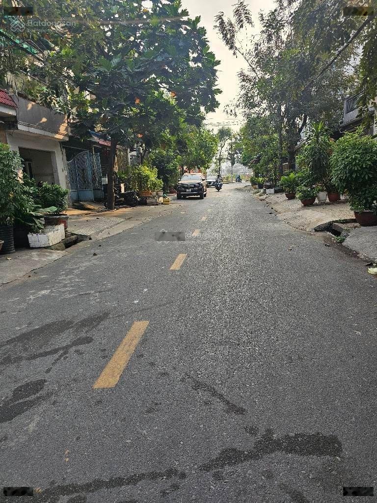 Hàng hiếm gấp bán - nhỉnh 11 tỏi - dt khủng 80m2 - ngang 4 dài 20 - đường nhựa 12 - 3 tầng