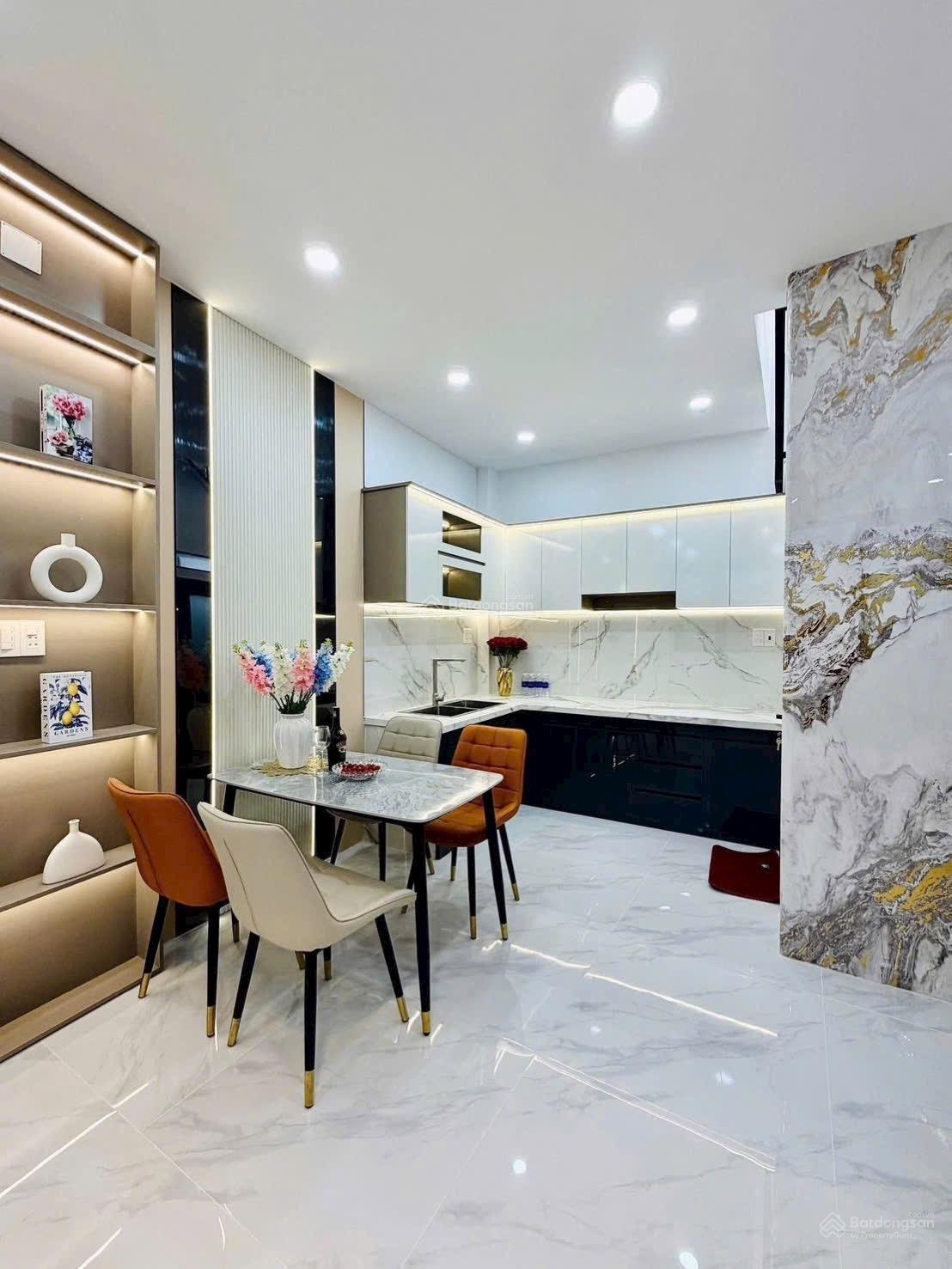 Bán gấp căn nhà ngay Nơ Trang Long, Bình Thạnh. Giá: 3.2 Tỷ / 55m2. SHR, hẻm ô tô. LH: 0928524629