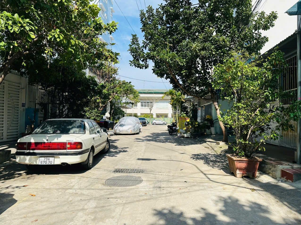 Bán nhà gần biển D4 Nha Trang 2 tầng ô tô đậu cửa sổ hồng hoàn công giá 8.3 tỷ