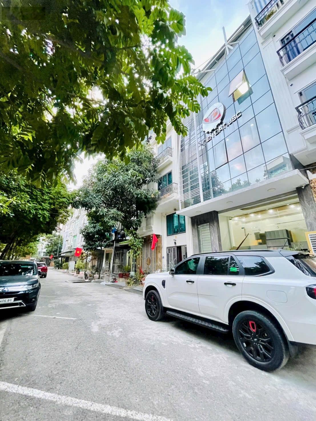 Bán nhà Cầu Diễn 80M2_MT 8M - Phân Lô Vỉa Hè Ô Tô Tránh - Thang Máy - Chỉ hơn 20 Tỷ