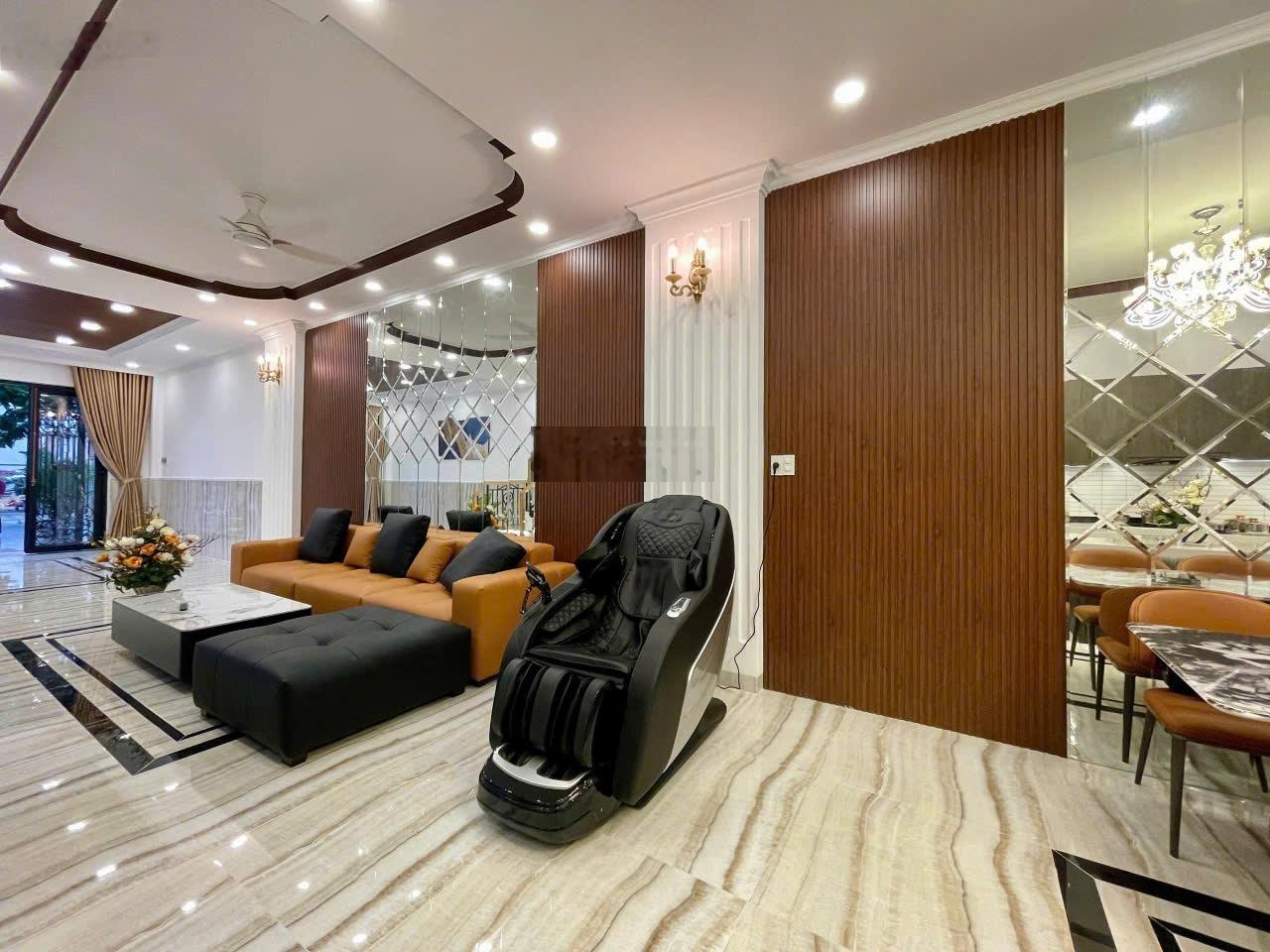 Chủ giảm 300 triệu bán gấp nhà đẹp 3 tầng có thang máy mặt tiền đường số 13 KĐT Hà Quang 2 gần sông