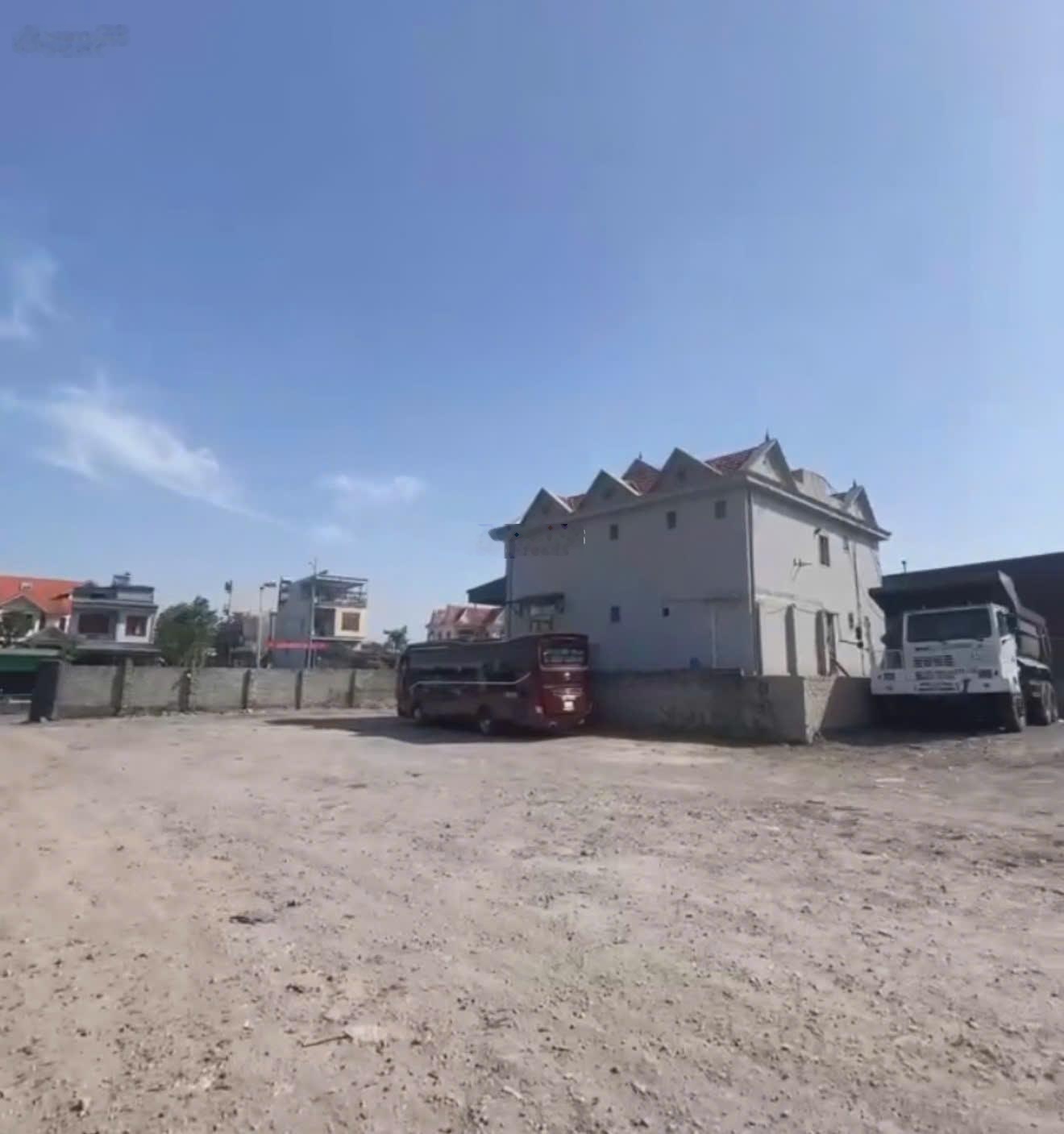 Lô đất có nhà biệt thự TP Hạ Long gần Siêu thị Mega Maket bán gấp giá 15 tỷ DT 1 ngàn 080m2