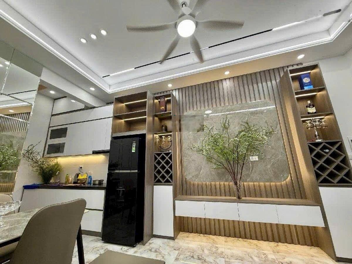 Nhà đẹp đón Tết vị trí không có căn T2 50m ra Xã Đàn Trung Phụng Đống Đa 40m2, 5tầng. Giá 11 tỷ