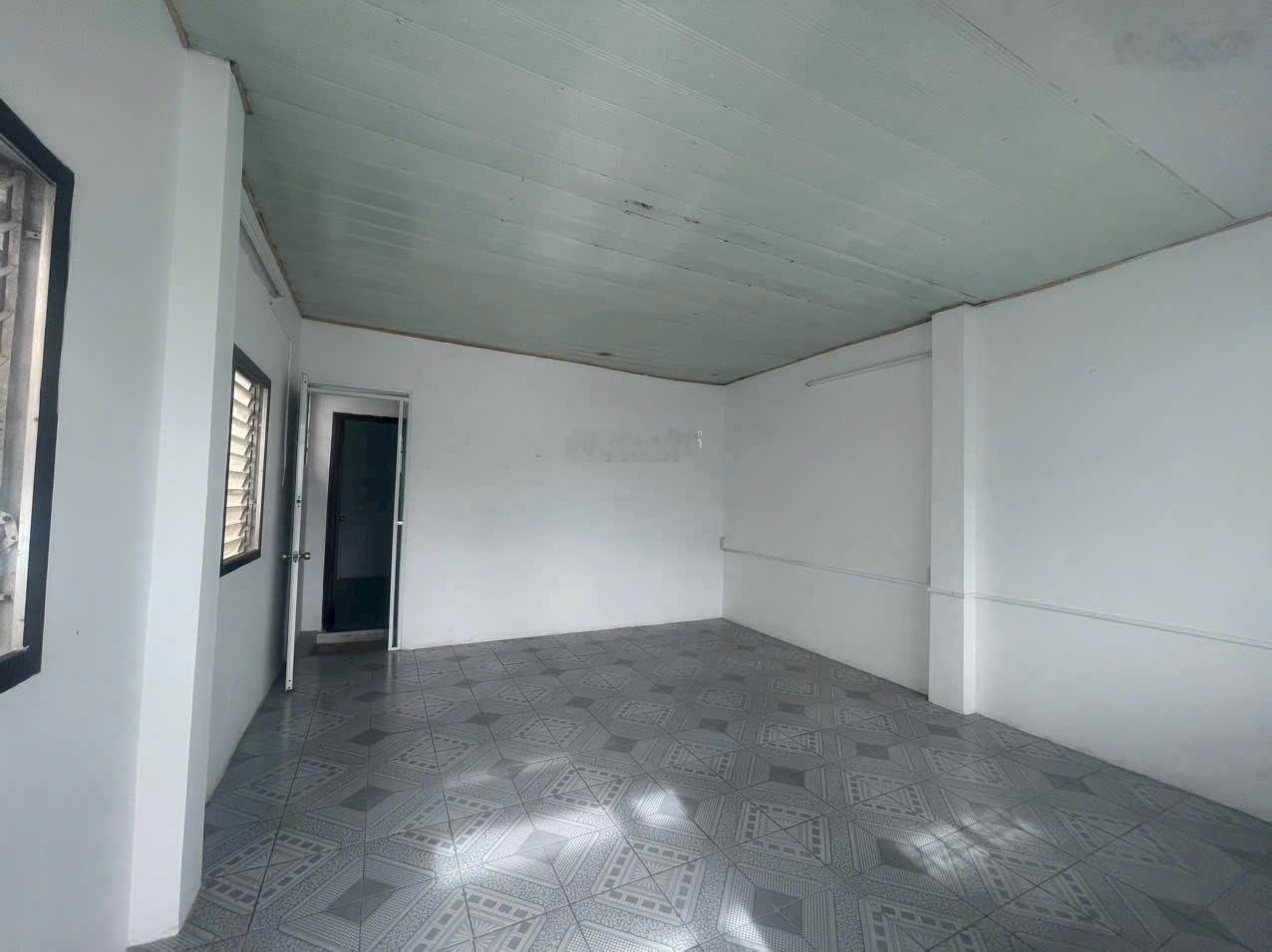 Bán nhà 3 tầng mặt tiền Lê Hồng Phong, giá siêu hời