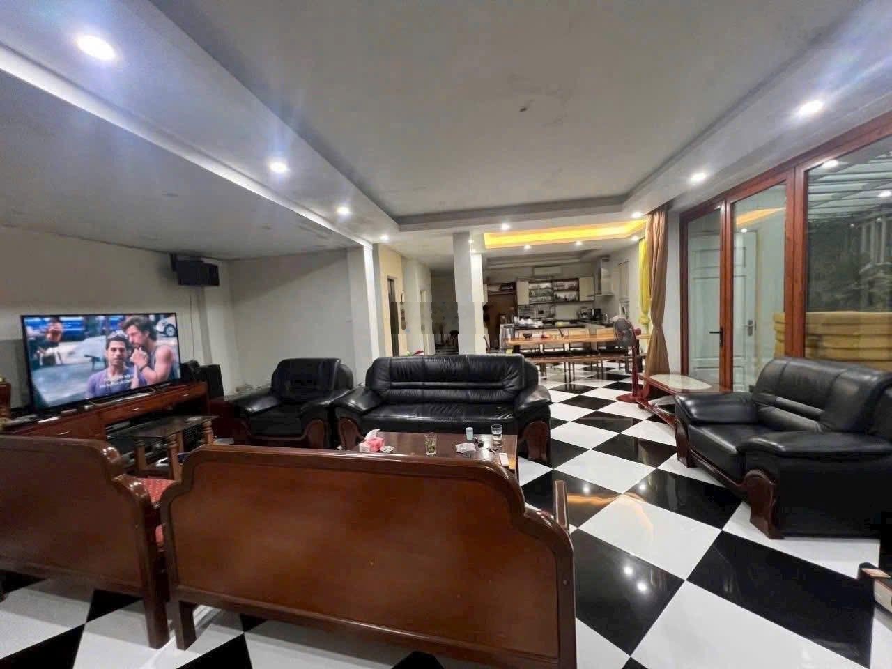 Cần bán biệt thự KĐT Văn Phú Hà Đông 220m2 mặt tiền 10m nhà hoàn thiện thang máy