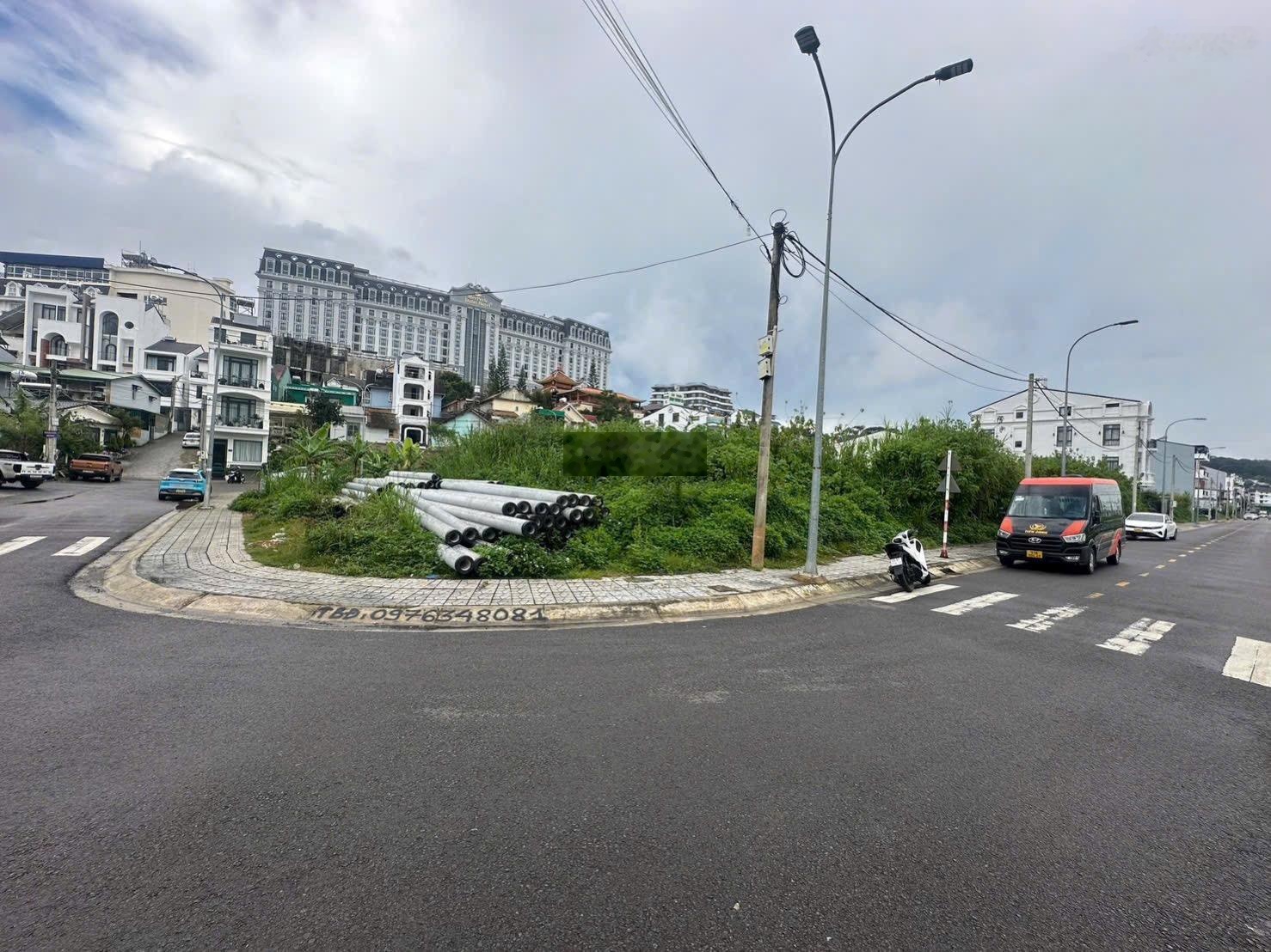 Chỉ còn duy nhất một lô góc 2 mặt tiền, cách hồ Xuân Hương 800m