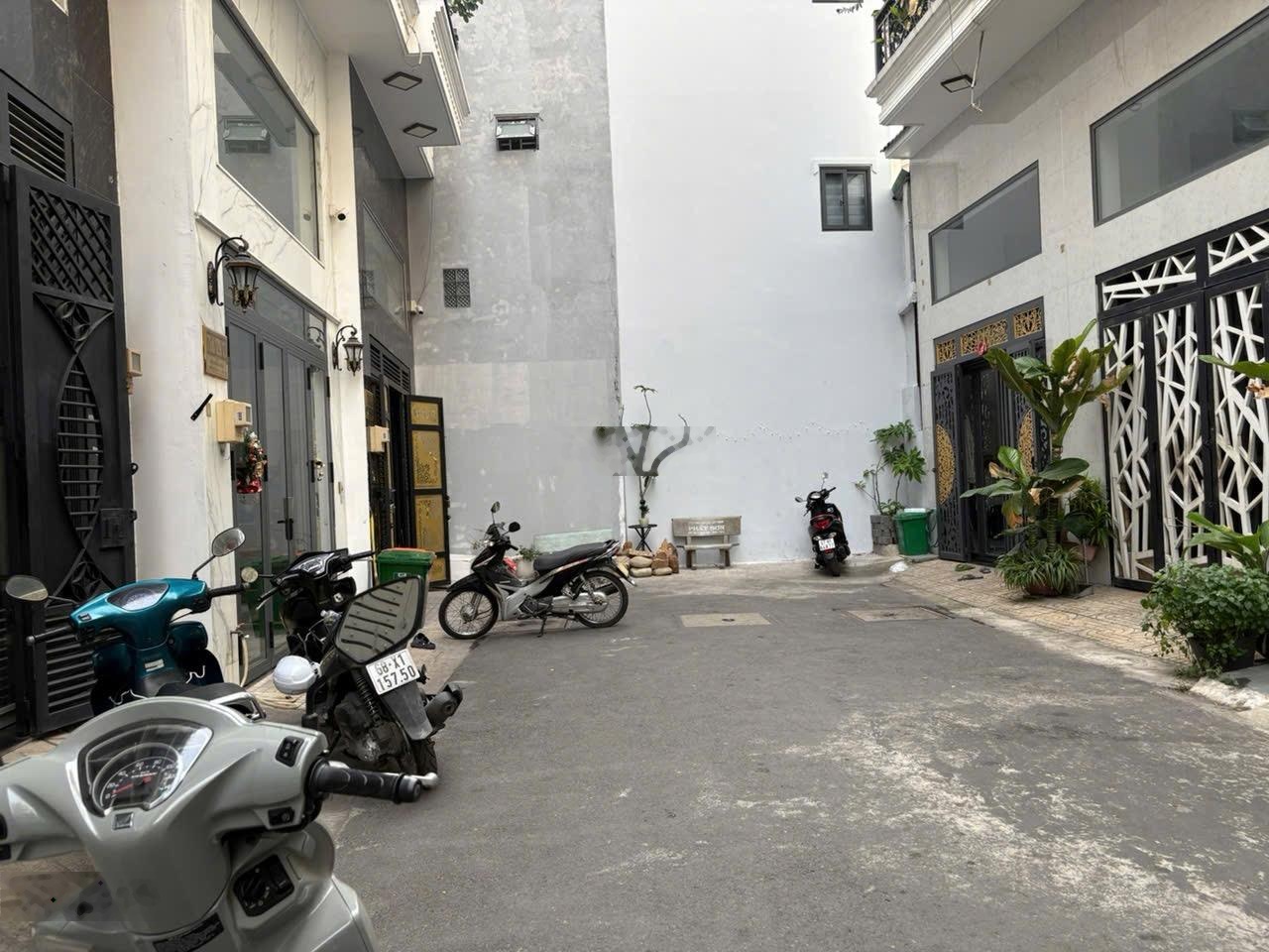 BÁN NHÀ 5 TẦNG HẺM NHỰA 7M KHU PHÂN LÔ 730 HƯƠNG LỘ 2, BTĐA Diện tích: 4 x 13.5m (công nhận đủ