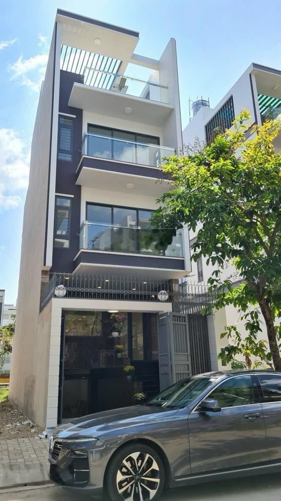 Nhà 1 đời chủ từ đầu, chủ đang ở cần bán 12tỷ3. dt 64m2 4tầng. kế bên tttm parc mall quận 8