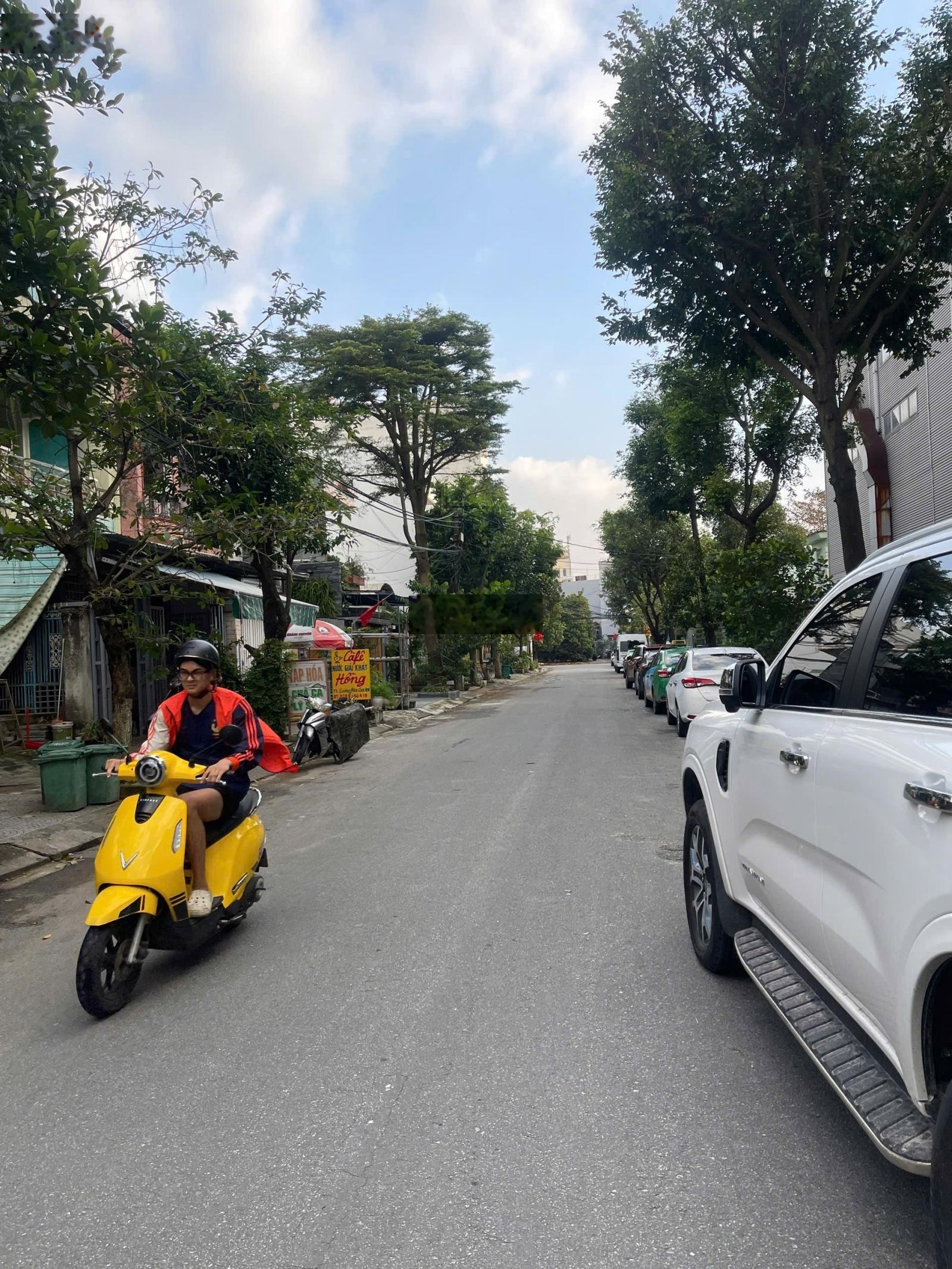 Lô Góc 2MT sát Phan Đăng Lưu , DT 100m2 , Vị Trí Kinh Doanh sầm uất