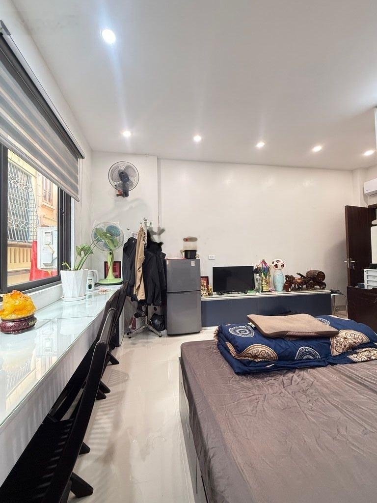 Trung tâm đống đa nguyễn chí thanh _ thang máy kinh doanh ô tô _ ở và cho thuê rât phù hợp.,