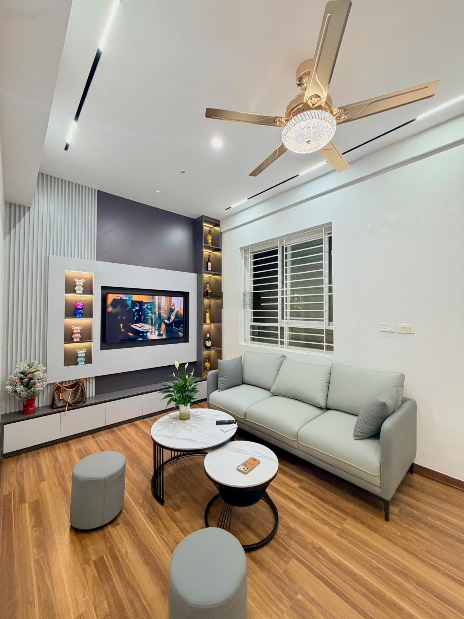 Thông tin chuẩn, giá tốt: chính chủ gửi bán chtt đh luật phố phan văn trường, dịch vọng hậu, hà nôi