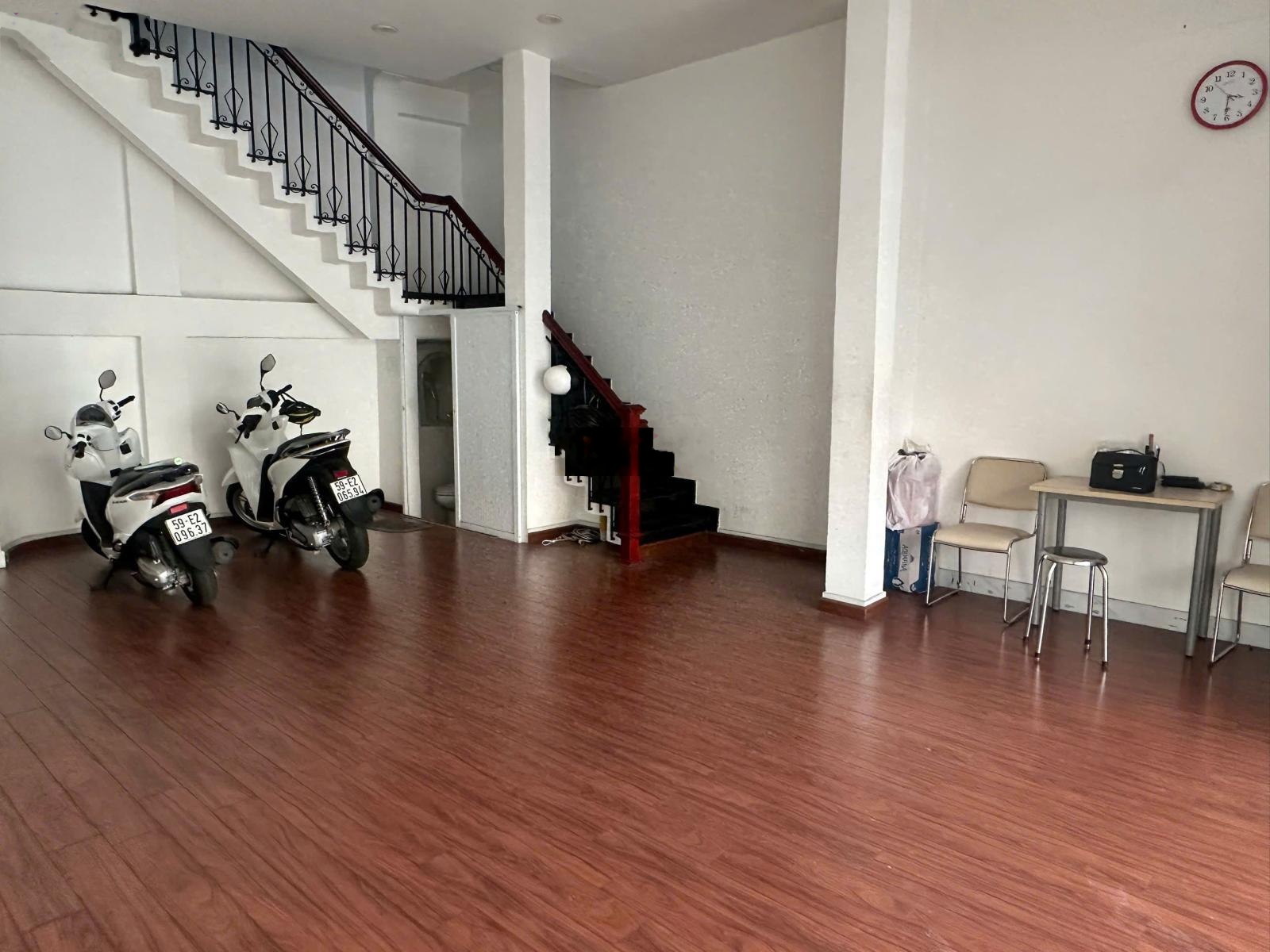 Xuất cảnh bán gấp - Bán nhà Nguyễn Văn Trỗi 38m² 5 tầng - 26.5 tỷ