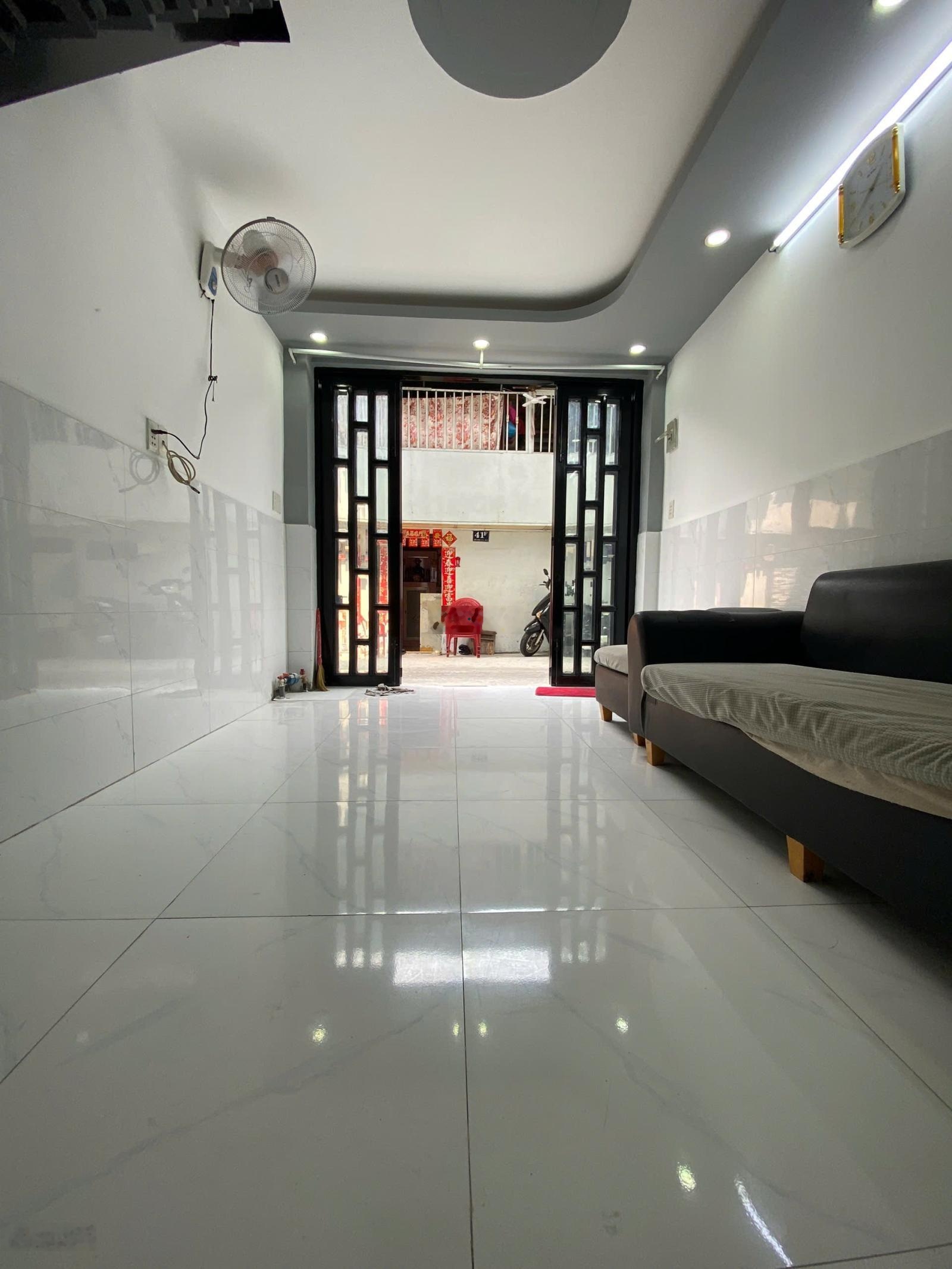 Bán nhà 3 tầng hẻm Đội Cung, P. 11, Quận 11, gần đường lớn, gần Vòng Xoay Lê Đại Hành, 3.55 tỷ