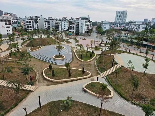 Bán gấp đất nền tại Ngọc Thụy, 175 triệu/m2, 97m2, mặt tiền 4,85m, ngõ 3m