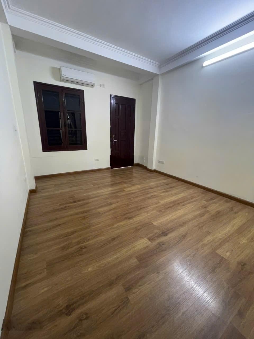 Chính chủ cho thuê nhà Đỗ Quang, Nguyễn Thị Định. DT 100m2 x 4 tầng, lh 0963833881