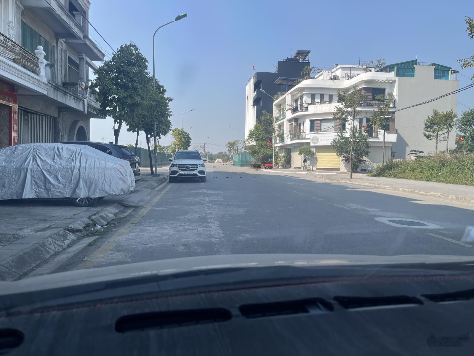 Siêu phẩm đất phia đông vị trí kinh doanh đỉnh. 93m2. mt 5.28m.