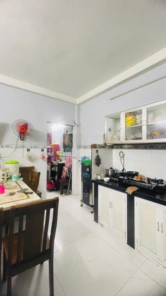 Nhà Bự HẺM 6M NHÀ ĐÚC BTCT 4PN,4WC,PK , Phòng Thờ DT 70M giá nhỉnh 6 TỶ Huỳnh Thiện Lộc,Tân Phú