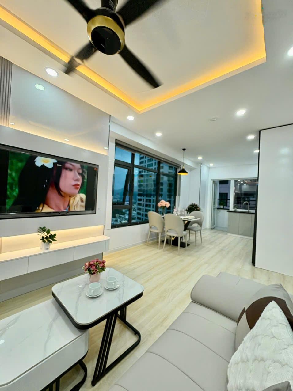 Đinh Vân chính chủ - Căn hộ góc 2pn - Nội thất cao cấp mới 100% - Ký ngay HĐ thuê 20triệu/tháng