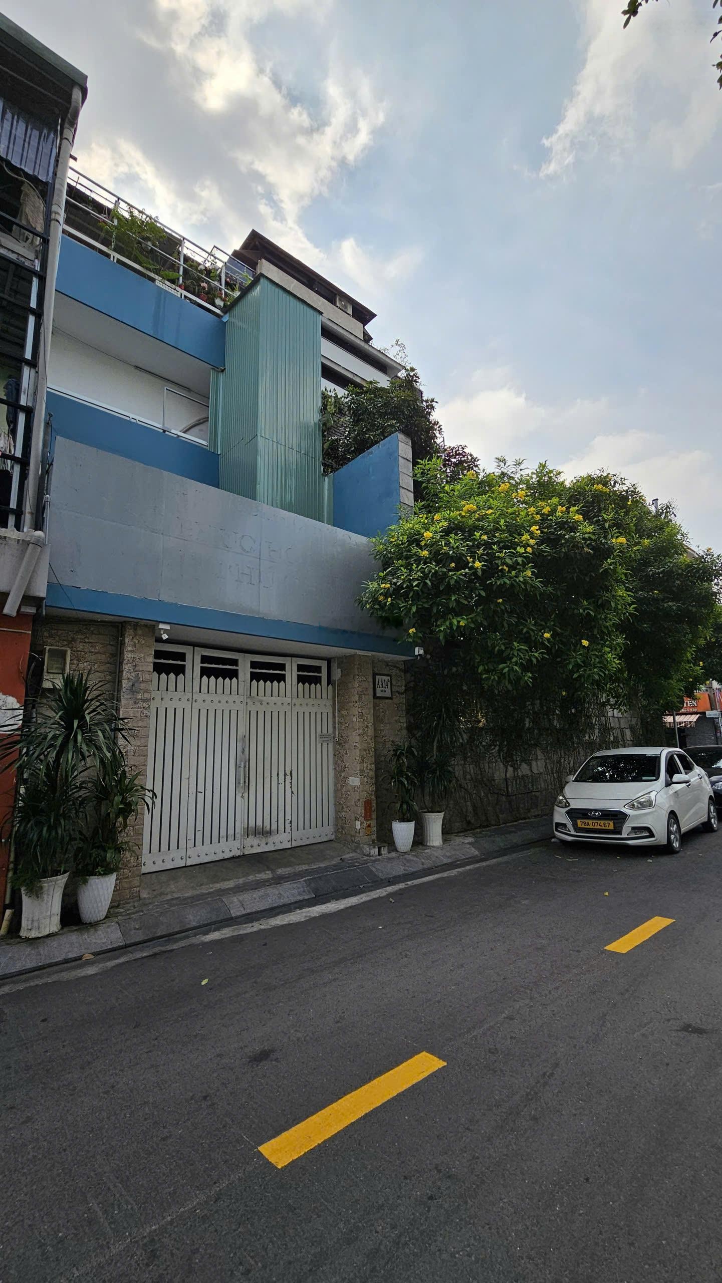 Sát nhà đàm vĩnh hưng, bán căn 3 tầng 5,4x26,5m quận 10. giá 33,5 tỷ. đang cho thuê 65tr/tháng