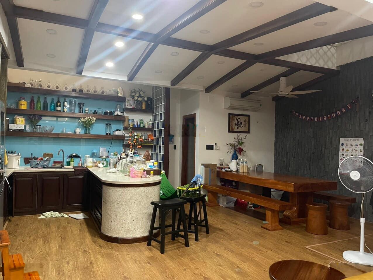 Bán nhà cực đẹp Nguyễn Thị Thập Quận 7 50m2 5 tầng chỉ 9 tỷ.