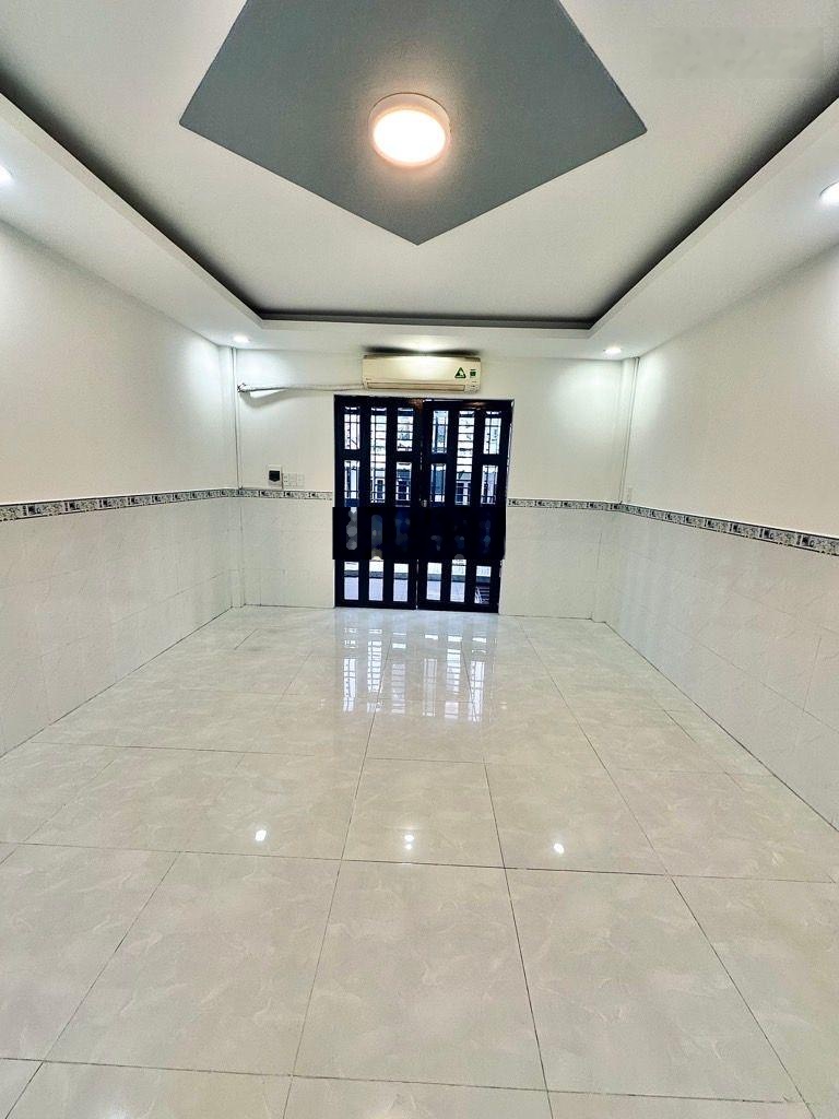 Nhà 2 tầng mới - kế Emart - 52m2 - gần MT Phan Văn Trị - chỉ 5,05 tỷ