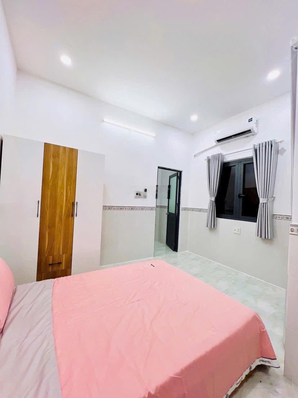 Sắp đi nước ngoài bán nhà đường Nhất Chi Mai - Tân Bình / Giá bán: 3 Tỷ 530 (Sổ Hồng Riêng)