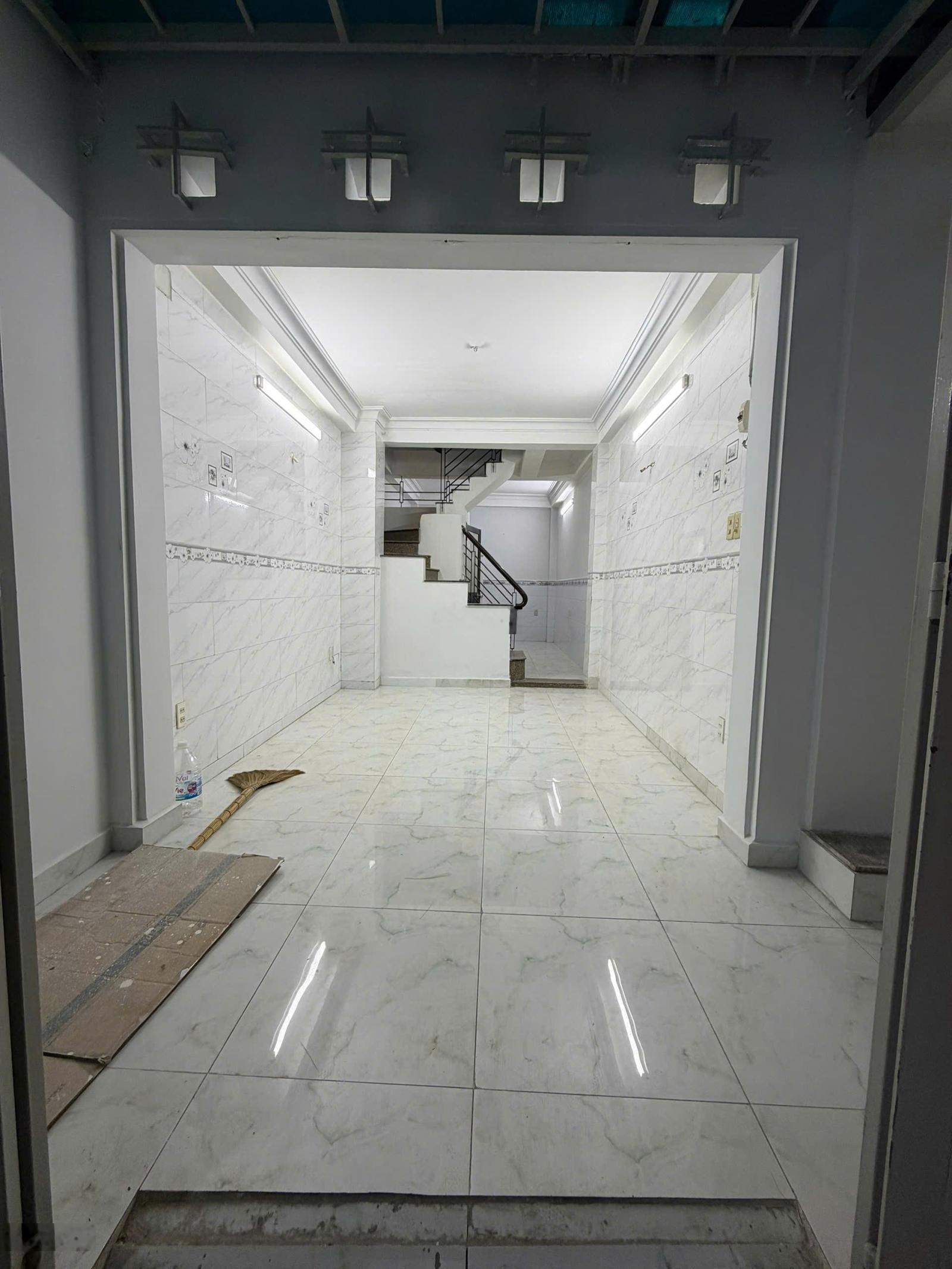 Xuất cảnh cho thuê - Cho thuê nhà Nguyễn Tiểu La 35m², 3 tầng - 14 triệu/tháng