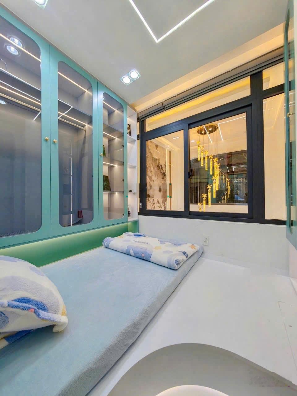 Xuất cảnh bán nhà hẻm rộng 6m Phạm Phú Thứ, 44 m2, 4 tầng, 5 phòng, sân thượng, gần chợ Bình Tiện