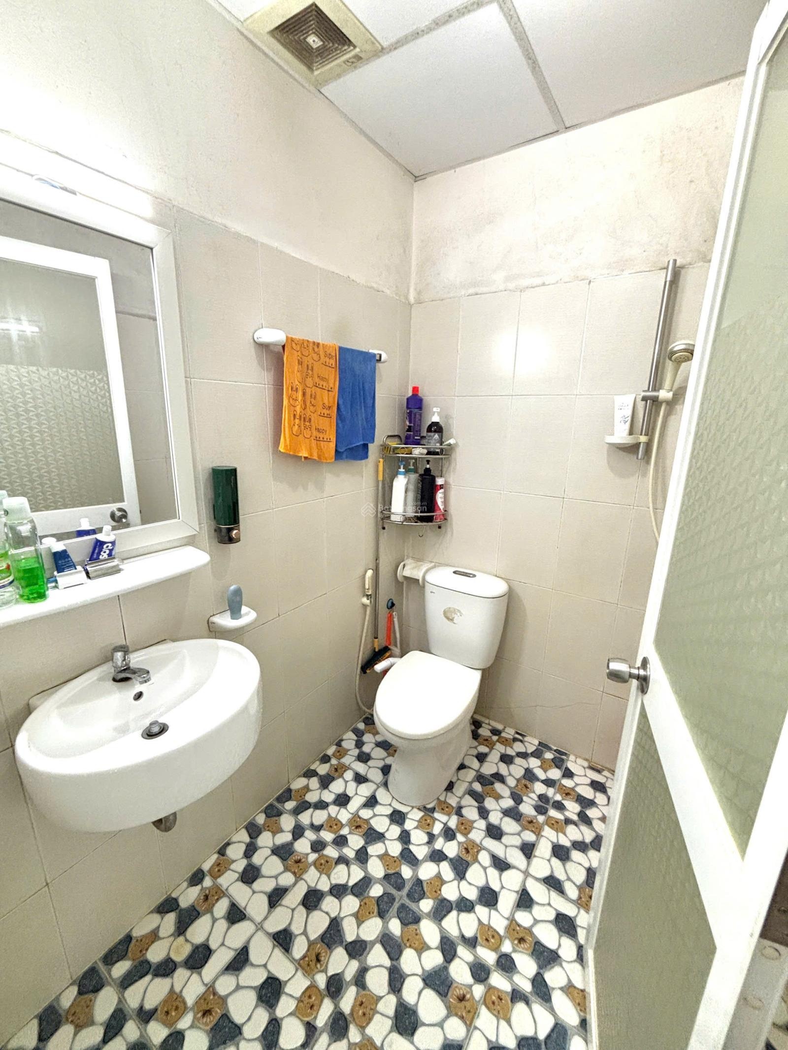 Cần bán căn Ehome 3, 2PN, 2WC, tặng nội thất, 2,555 tỷ