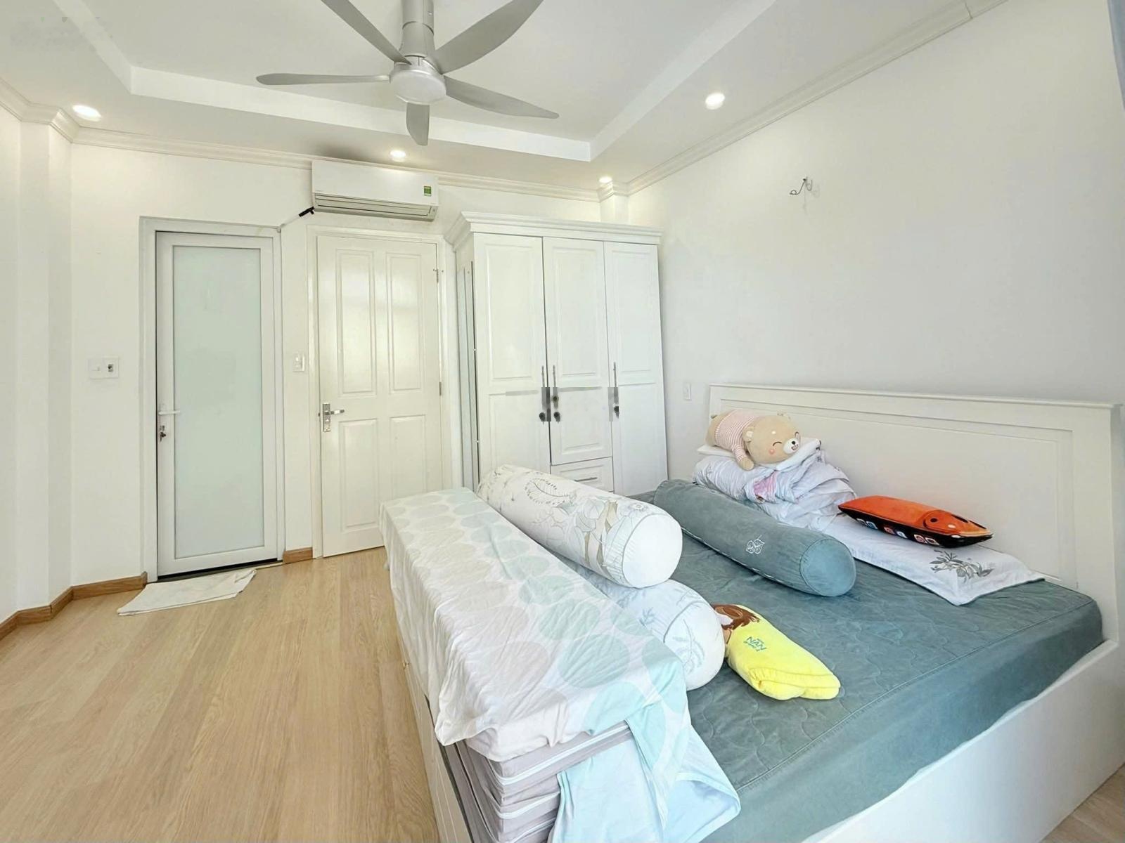 Nhà hẻm xe tãi 6m ngay Kinh Dương Vương, 4 x 15, 4 tầng, 4 phòng , có sân thượng, gần CV Phú Lâm