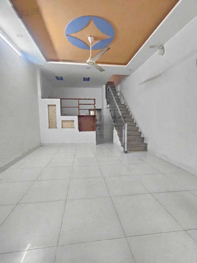 Cho thuê nhà 3 tầng đường Số 42, P. Hiệp Bình Chánh gần chợ Hiệp Bình Có 2PN2WC giá 8tr/tháng