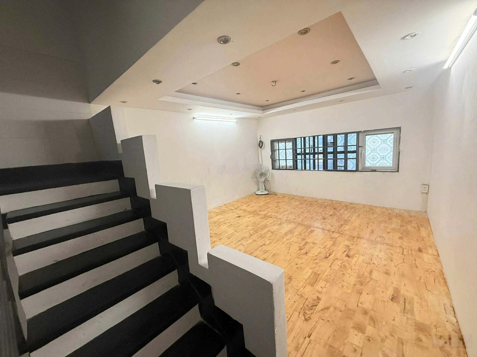 Cho thuê nhà nguyên căn đường Linh Đông, P. Linh Đông 1 trệt 2 lầu, 3PN 3WC, hẻm xe tải, 10tr/tháng